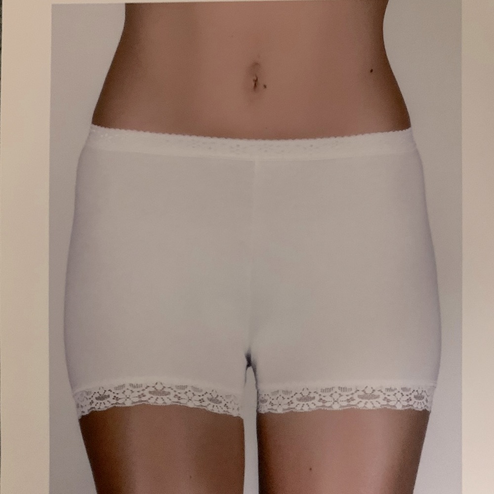 Luxury Italian shorts with fine lace trim